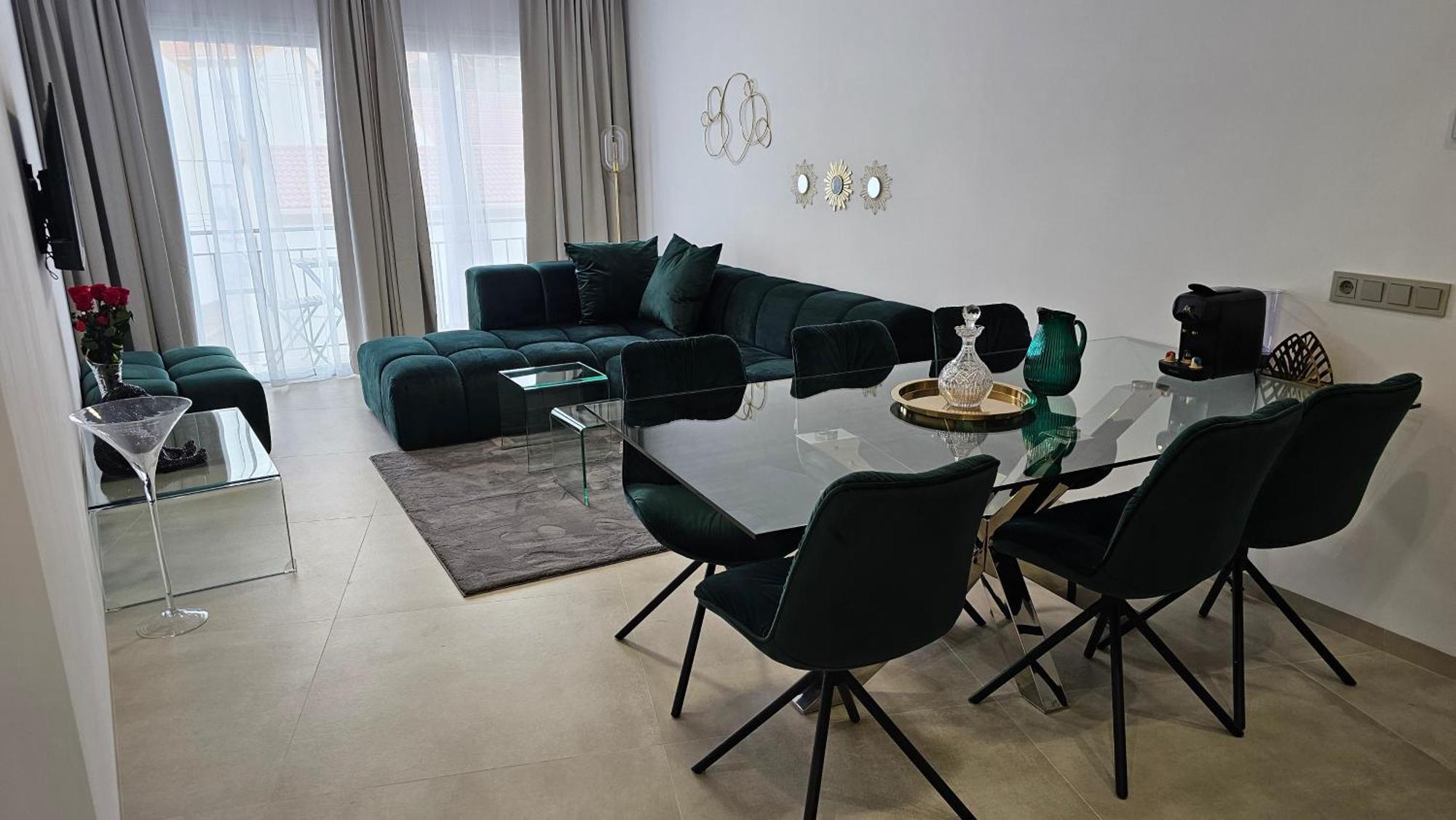Oasis Jacuzzi Retreat Apartment Marbella Exterior photo