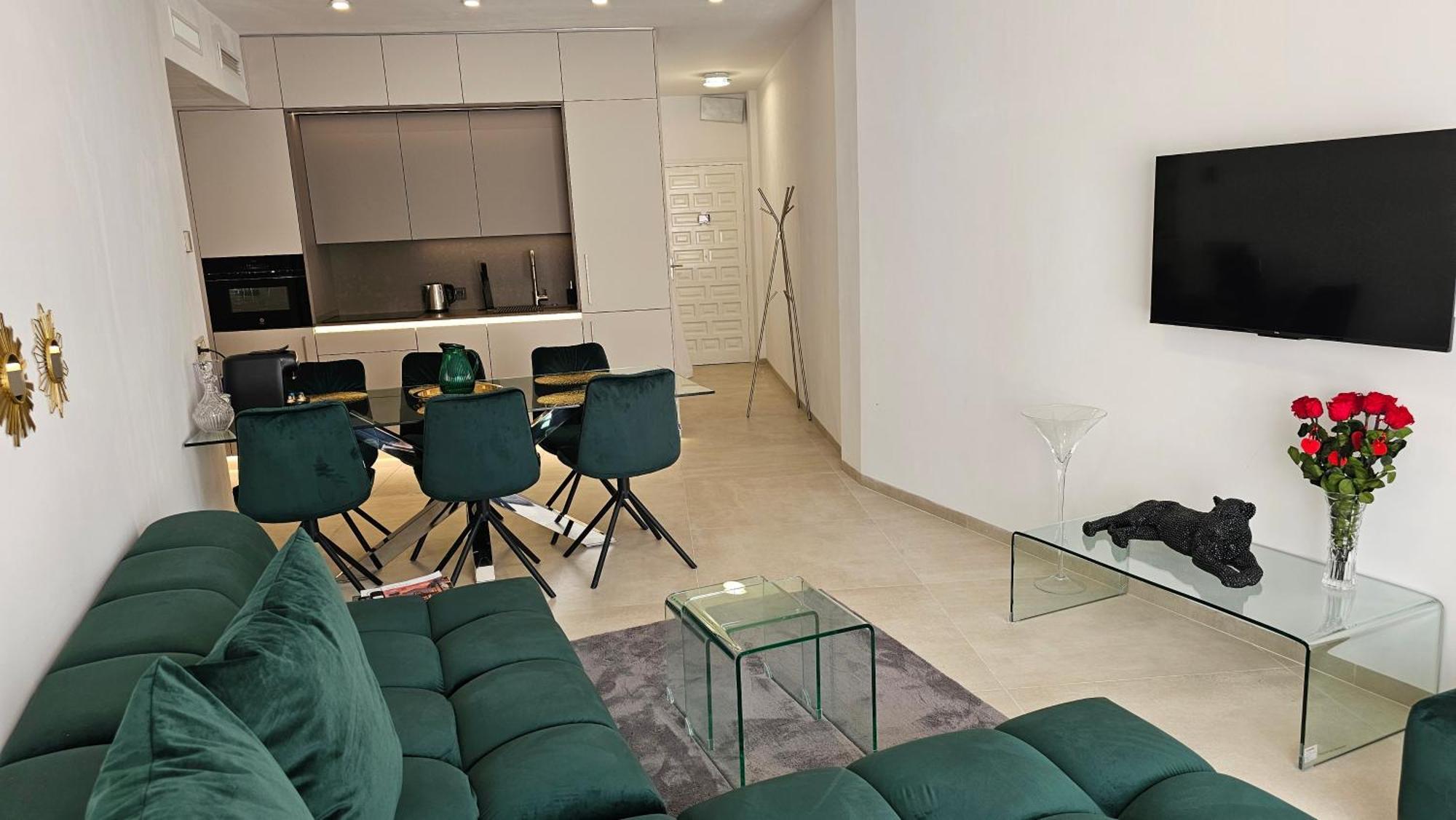 Oasis Jacuzzi Retreat Apartment Marbella Exterior photo